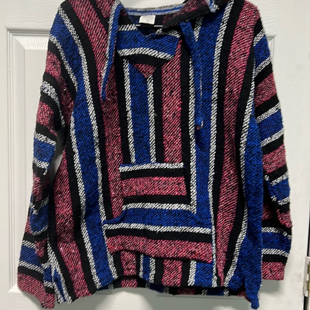 Artesian knitted pullover with hood